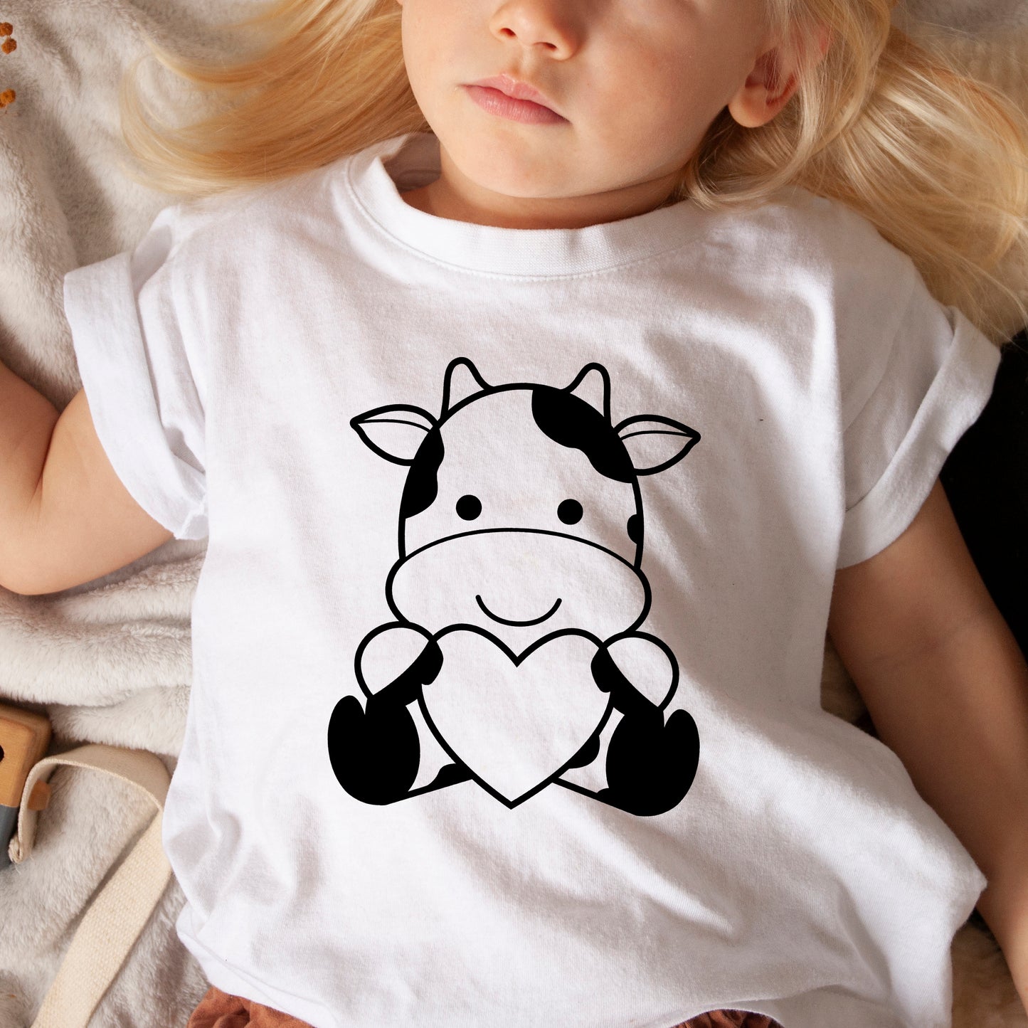 Cow with Heart SVG, Valentine Cow Vector, Cute Cow Cutting file, Boy Girls Cow Birthday Shirt PNG, Cow with Love Cut files Digital Download